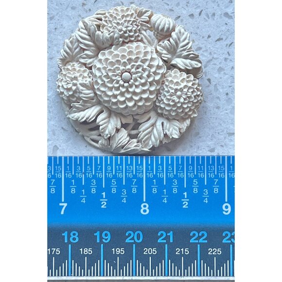 Celluloid Chrysanthemum Brooch In Cream With C Clasp Vintage Floral Fashion Gift - Picture 7 of 7